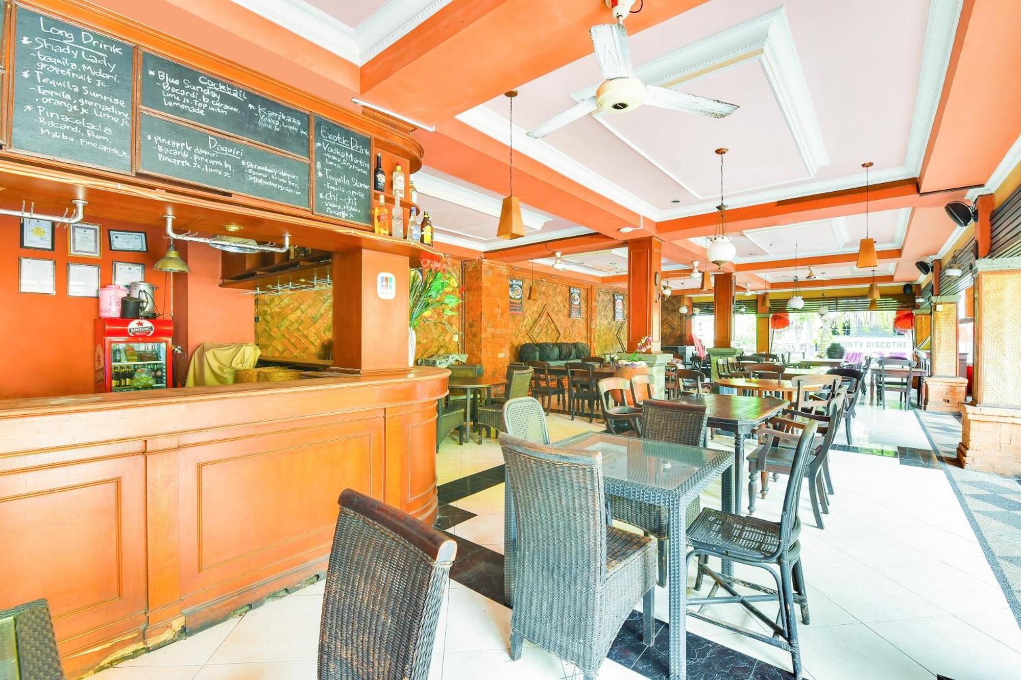 Super Oyo Townhouse Oak Maxi Hotel Legian Kuta  Exterior photo