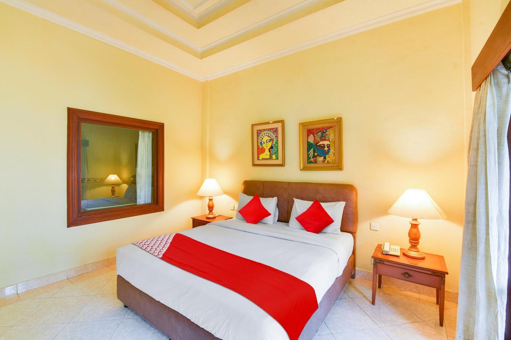 Super Oyo Townhouse Oak Maxi Hotel Legian Kuta  Exterior photo